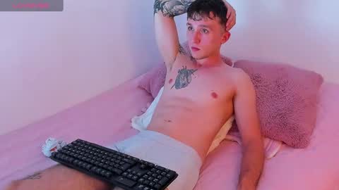 Snapshot of dylanwhite23 chatting on 02/01/25, 11:27 ---DYLAN--- online show from 02/01/25, 11:27