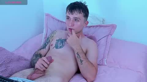 Snapshot of dylanwhite23 chatting on 02/02/25, 05:32 ---DYLAN--- online show from 02/02/25, 05:32