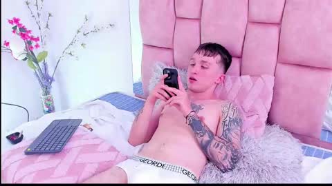 Snapshot of dylanwhite23 chatting on 02/16/25, 06:10 ---DYLAN--- online show from 02/16/25, 06:10