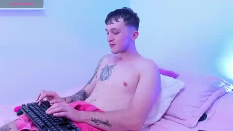 Snapshot of dylanwhite23 chatting on 02/18/25, 04:37 ---DYLAN--- online show from 02/18/25, 04:37