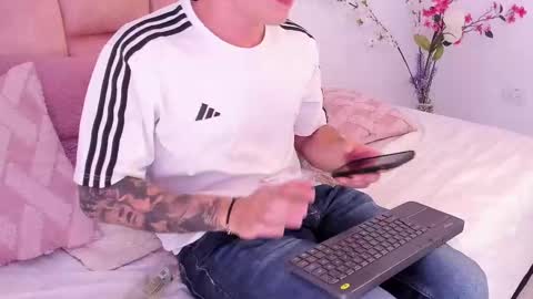 Snapshot of dylanwhite23 chatting on 02/24/25, 01:57 ---DYLAN--- online show from 02/24/25, 01:57