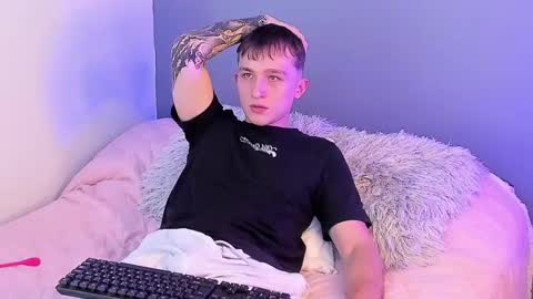 Snapshot of dylanwhite23 chatting on 02/26/25, 04:14 ---DYLAN--- online show from 02/26/25, 04:14