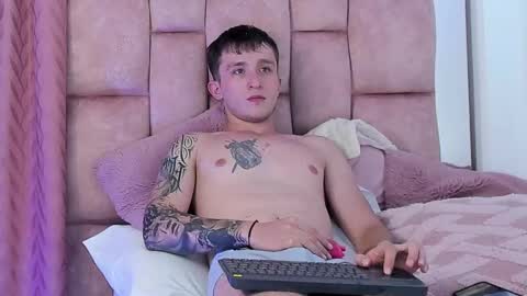 Snapshot of dylanwhite23 chatting on 03/11/25, 06:32 ---DYLAN--- online show from 03/11/25, 06:32