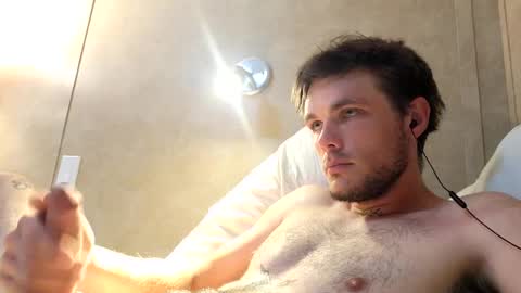 Snapshot of dylp400 chatting on 02/19/25, 09:06 dylp400 online show from 02/19/25, 09:06