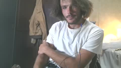 Snapshot of dylp400 chatting on 11/16/25, 09:26 dylp400 online show from 11/16/25, 09:26