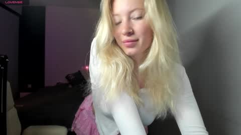 Snapshot of e___lisa chatting on 12/31/24, 03:12 fansly - yourbestbaby online show from 12/31/24, 03:12