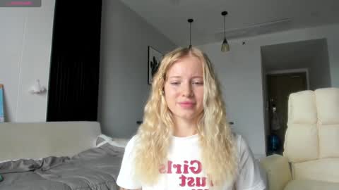 Snapshot of e___lisa chatting on 01/03/25, 05:06 fansly - yourbestbaby online show from 01/03/25, 05:06