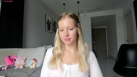 Snapshot of e___lisa chatting on 01/15/25, 02:27 fansly - yourbestbaby online show from 01/15/25, 02:27