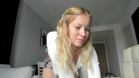 Snapshot of e___lisa chatting on 01/26/25, 02:35 fansly - yourbestbaby online show from 01/26/25, 02:35