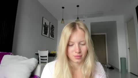 Snapshot of e___lisa chatting on 02/10/25, 03:03 fansly - yourbestbaby online show from 02/10/25, 03:03