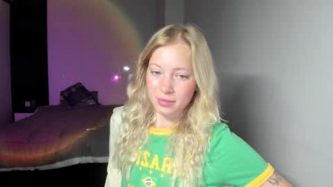 Snapshot of e___lisa chatting on 02/17/25, 03:15 fansly - yourbestbaby online show from 02/17/25, 03:15