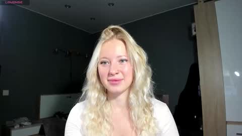 Snapshot of e___lisa chatting on 03/10/25, 04:07 fansly - yourbestbaby online show from 03/10/25, 04:07