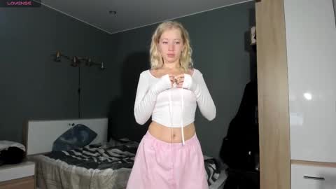 Snapshot of e___lisa chatting on 03/12/25, 04:08 fansly - yourbestbaby online show from 03/12/25, 04:08