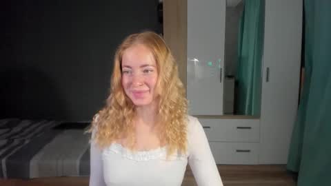 Snapshot of e___lisa chatting on 10/03/25, 03:58 fansly - yourbestbaby online show from 10/03/25, 03:58