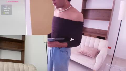 Snapshot of e_r_o_s_ chatting on 09/20/25, 03:13 John online show from 09/20/25, 03:13