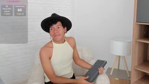 Snapshot of e_r_o_s_ chatting on 09/28/25, 07:52 John online show from 09/28/25, 07:52