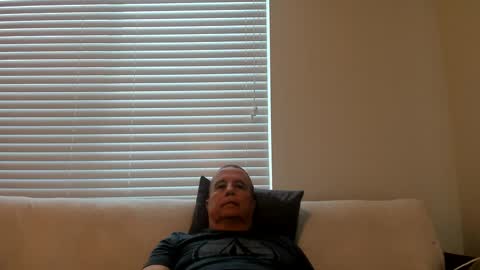 Snapshot of e_rectiom chatting on 02/21/25, 11:32 Mr Wonderful online show from 02/21/25, 11:32