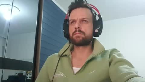 Snapshot of eaglecrm chatting on 11/20/25, 10:42 eaglecrm online show from 11/20/25, 10:42