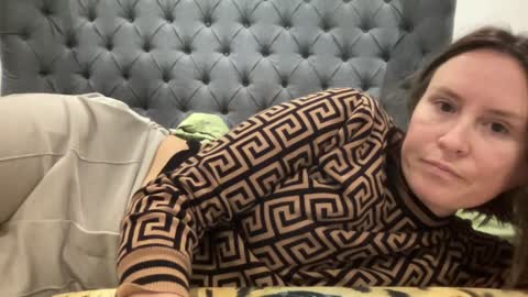 Nadia Ferreira  online show from 12/08/24, 07:54