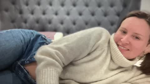 Nadia Ferreira  online show from 01/21/25, 09:15