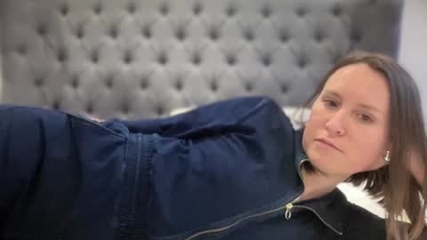 Nadia Ferreira  online show from 01/26/25, 04:09