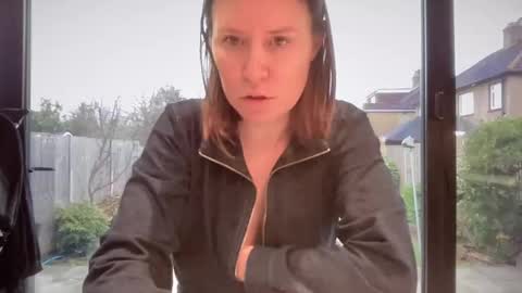 Nadia Ferreira  online show from 02/10/25, 10:42