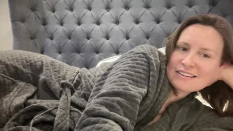 Nadia Ferreira  online show from 02/26/25, 04:45