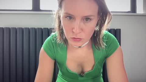 Nadia Ferreira  online show from 10/18/25, 10:05