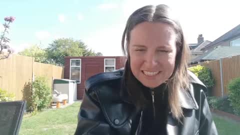 Nadia Ferreira  online show from 04/21/26, 09:26