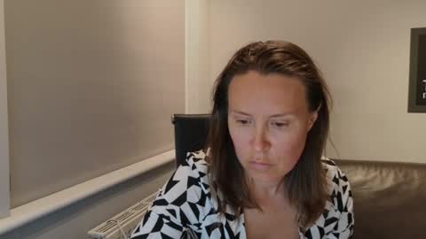 Nadia Ferreira  online show from 05/28/26, 09:12