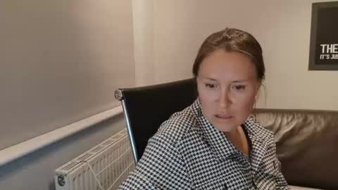 Snapshot of eatmypie69 chatting on 06/08/26, 09:15 Nadia Ferreira online show from 06/08/26, 09:15