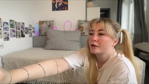 Custom content and video calls are available as well  online show from 04/06/26, 07:53