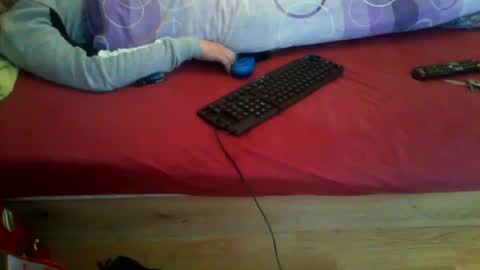 shy yoong cross online show from 12/24/24, 08:55