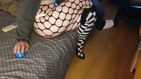 shy yoong cross online show from 10/27/25, 10:25