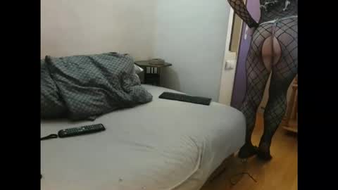 shy yoong cross online show from 11/05/25, 03:01