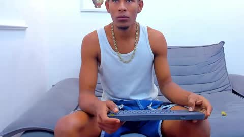 Snapshot of ebons_sexy chatting on 01/06/25, 10:46 ebons_sexy online show from 01/06/25, 10:46