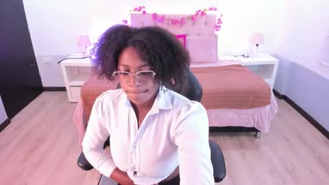 ebony_fantasy2 online show from 09/19/25, 12:17