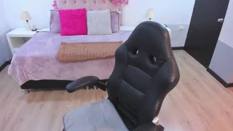 ebony_fantasy2 online show from 10/16/25, 11:55