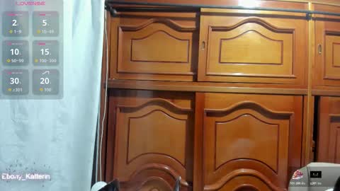 ebony_katterin online show from 10/27/25, 11:03