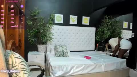 ebony_katterin online show from 12/04/25, 10:57