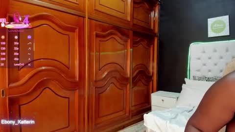 ebony_katterin online show from 12/19/25, 11:17