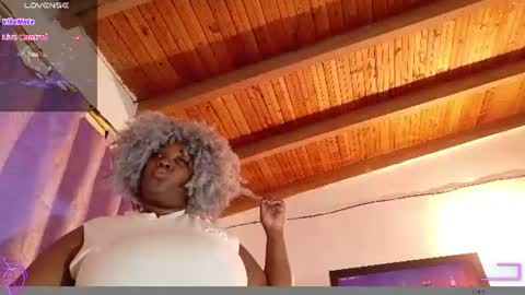 Snapshot of ebony_neighbormoans chatting on 06/17/26, 03:09 LINA online show from 06/17/26, 03:09