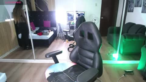 Snapshot of ebony_rizon chatting on 04/16/26, 01:01 ebony_rizon online show from 04/16/26, 01:01