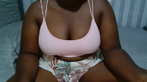 Snapshot of ebony_sabrina chatting on 10/31/25, 07:20 Sabrina online show from 10/31/25, 07:20