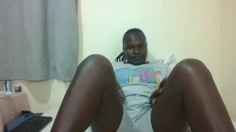 Snapshot of ebonyblack28 chatting on 09/15/25, 07:03 MELVINE online show from 09/15/25, 07:03