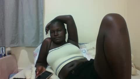 Snapshot of ebonyblack28 chatting on 09/16/25, 09:38 MELVINE online show from 09/16/25, 09:38