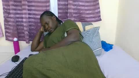 Snapshot of ebonyblack28 chatting on 11/10/25, 09:52 MELVINE online show from 11/10/25, 09:52