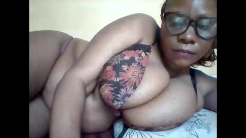 Snapshot of ebonybussy chatting on 06/10/26, 10:36 MAMITO online show from 06/10/26, 10:36