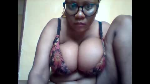 Snapshot of ebonybussy chatting on 06/11/26, 10:35 MAMITO online show from 06/11/26, 10:35
