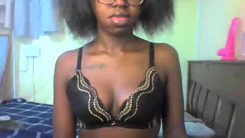 Ebonymuse2 online show from 05/12/26, 10:01